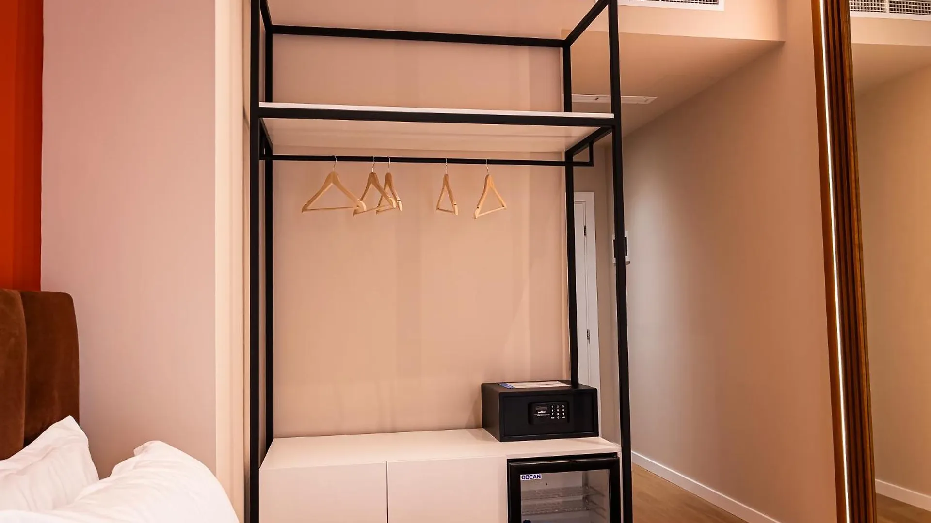 My Way Rooms 티라나 B&B