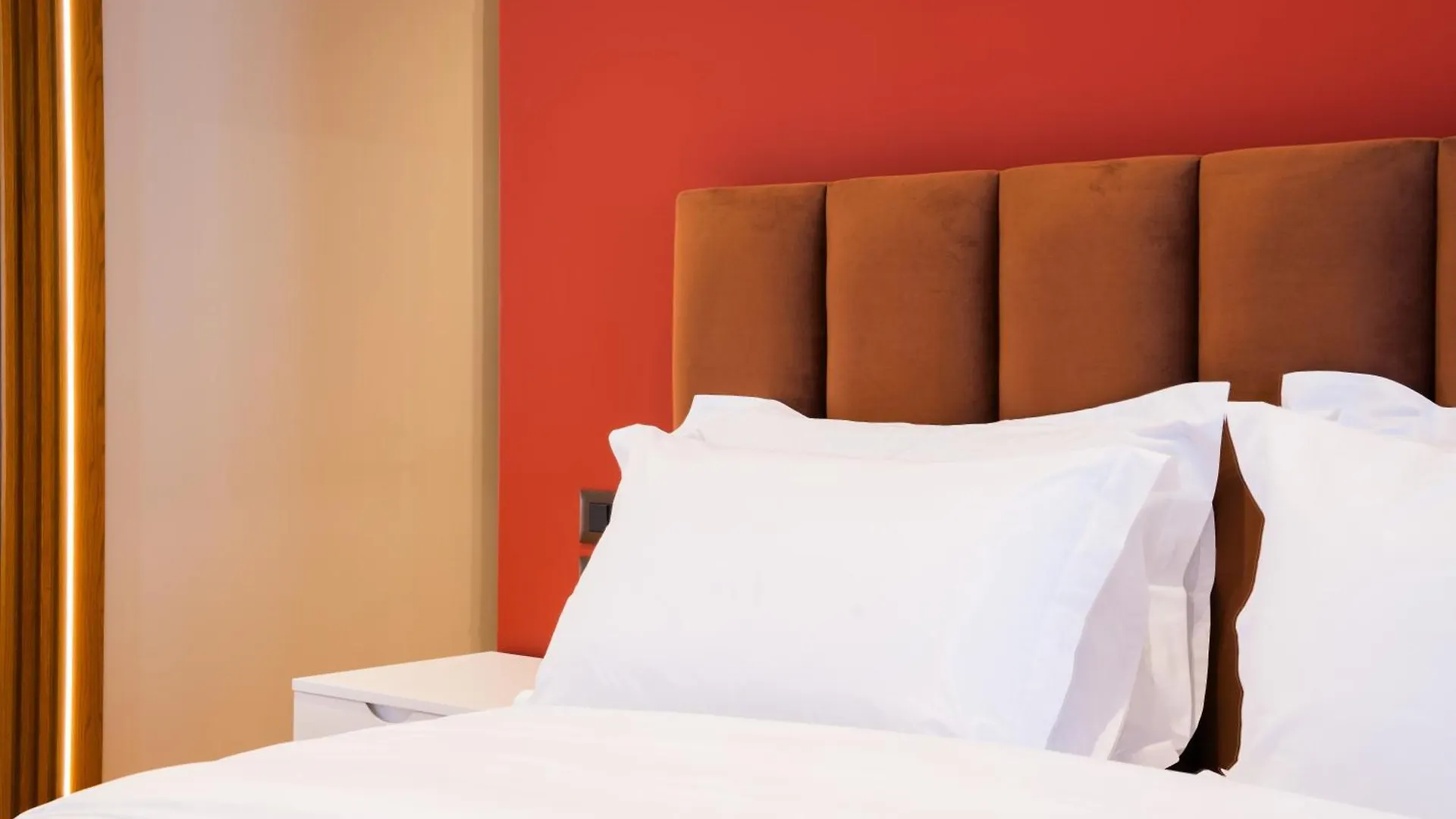 My Way Rooms 티라나 B&B
