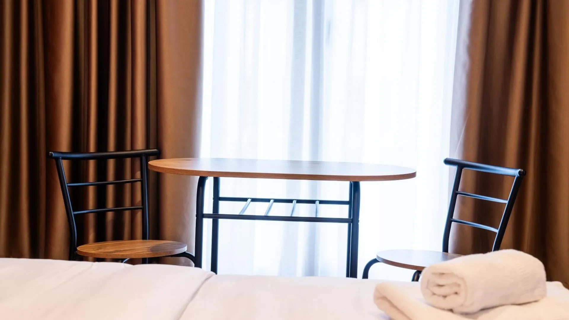 My Way Rooms 티라나 B&B
