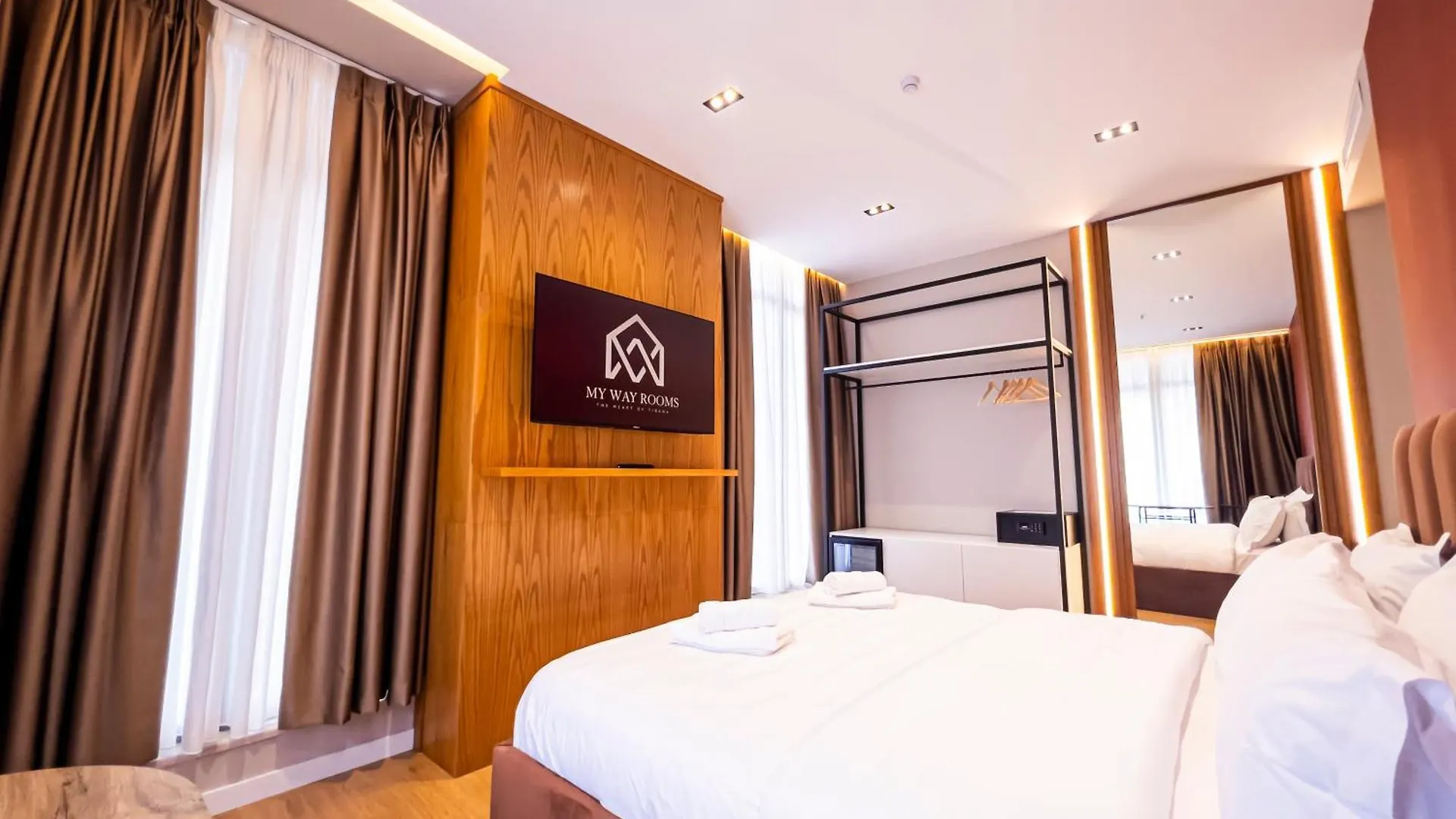 My Way Rooms 티라나 B&B
