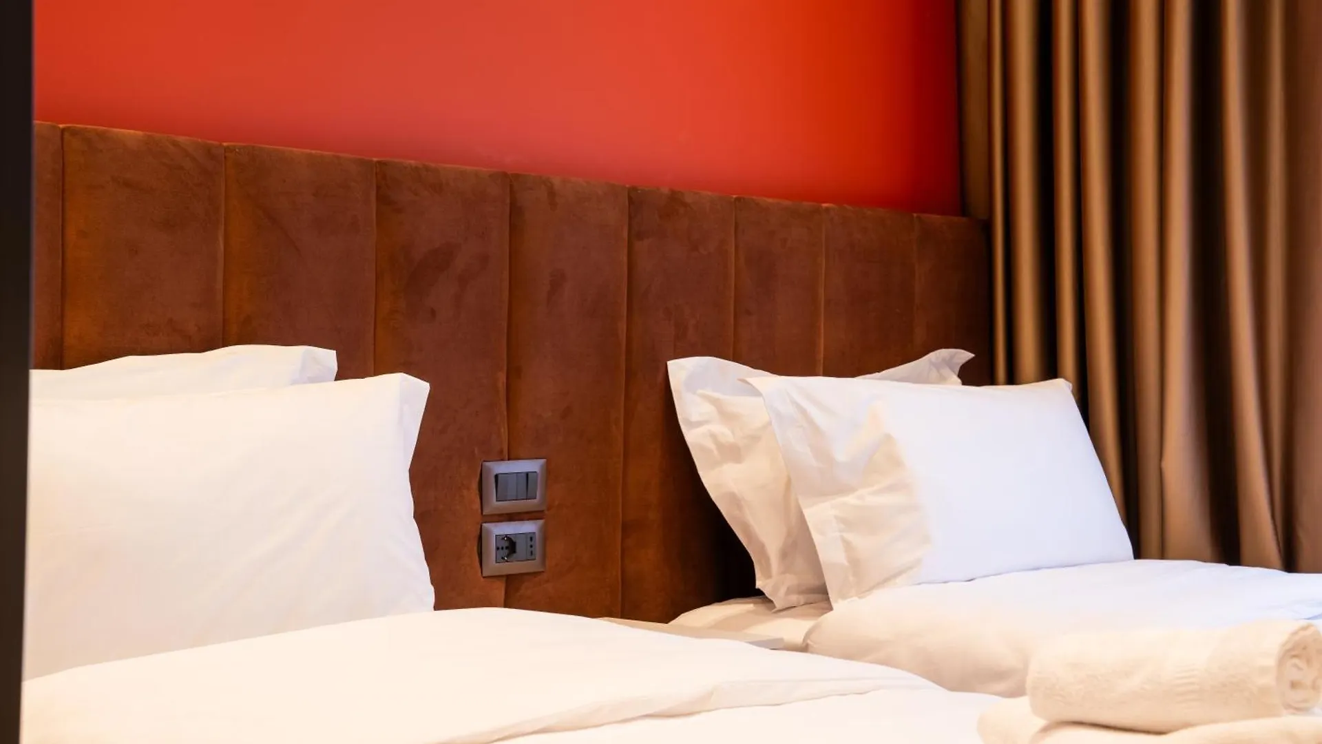 My Way Rooms 티라나 B&B